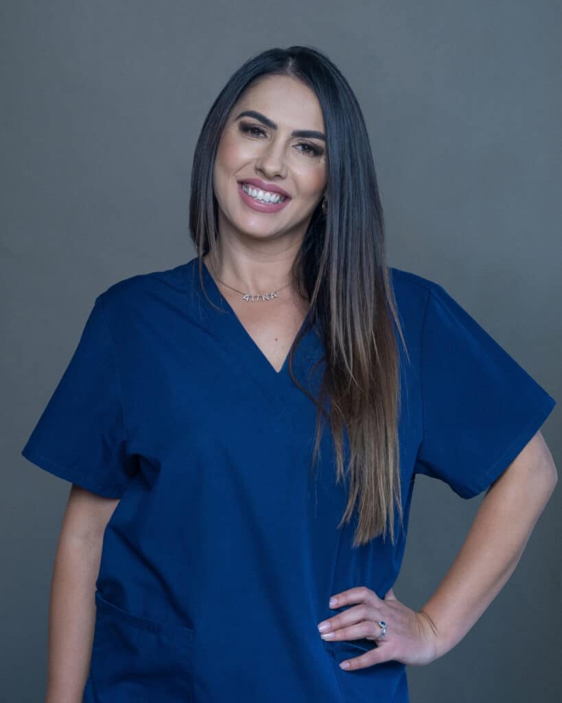Immagine di una delle professioniste della Butera Clinic, con un sorriso accogliente e un atteggiamento amichevole, pronta a offrire trattamenti personalizzati di alta qualità.