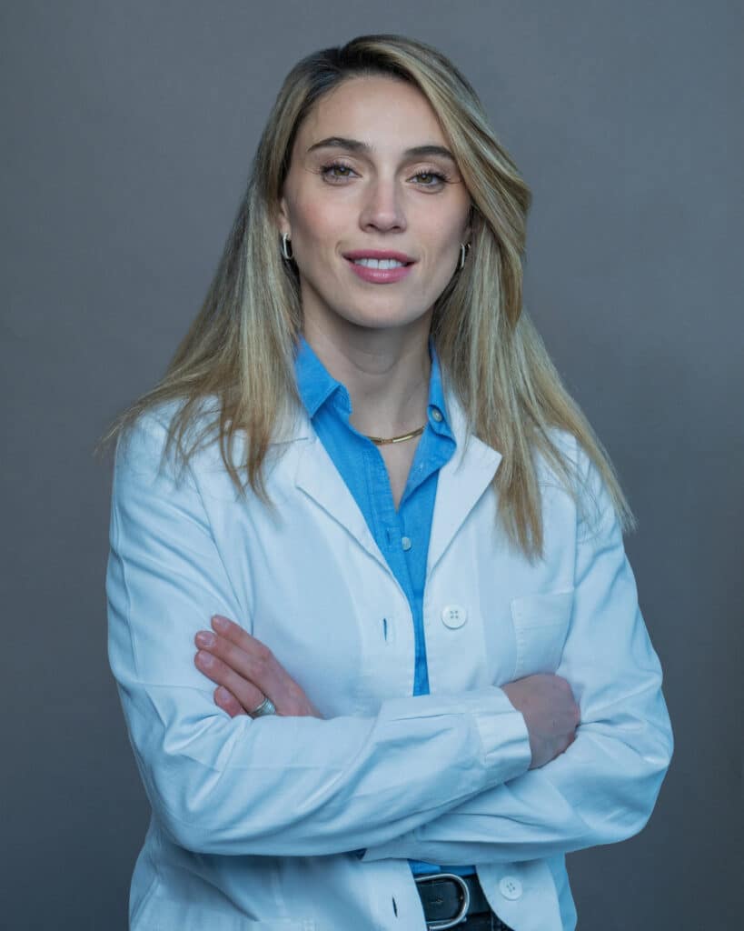 Immagine della Dott.ssa Rossellini, biologa nutrizionista della Butera Clinic, sorridente e professionale, pronta a offrire consulenze nutrizionali personalizzate per il miglioramento del benessere.