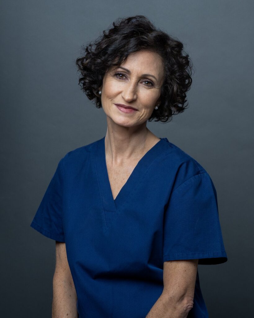 Immagine della Dottoressa Maffei, tricologa della Butera Clinic, con un'espressione professionale e rassicurante, pronto a offrire trattamenti per la salute dei capelli e la cura del cuoio capelluto.